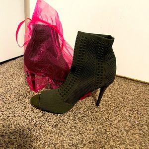 Forest green mesh pumps